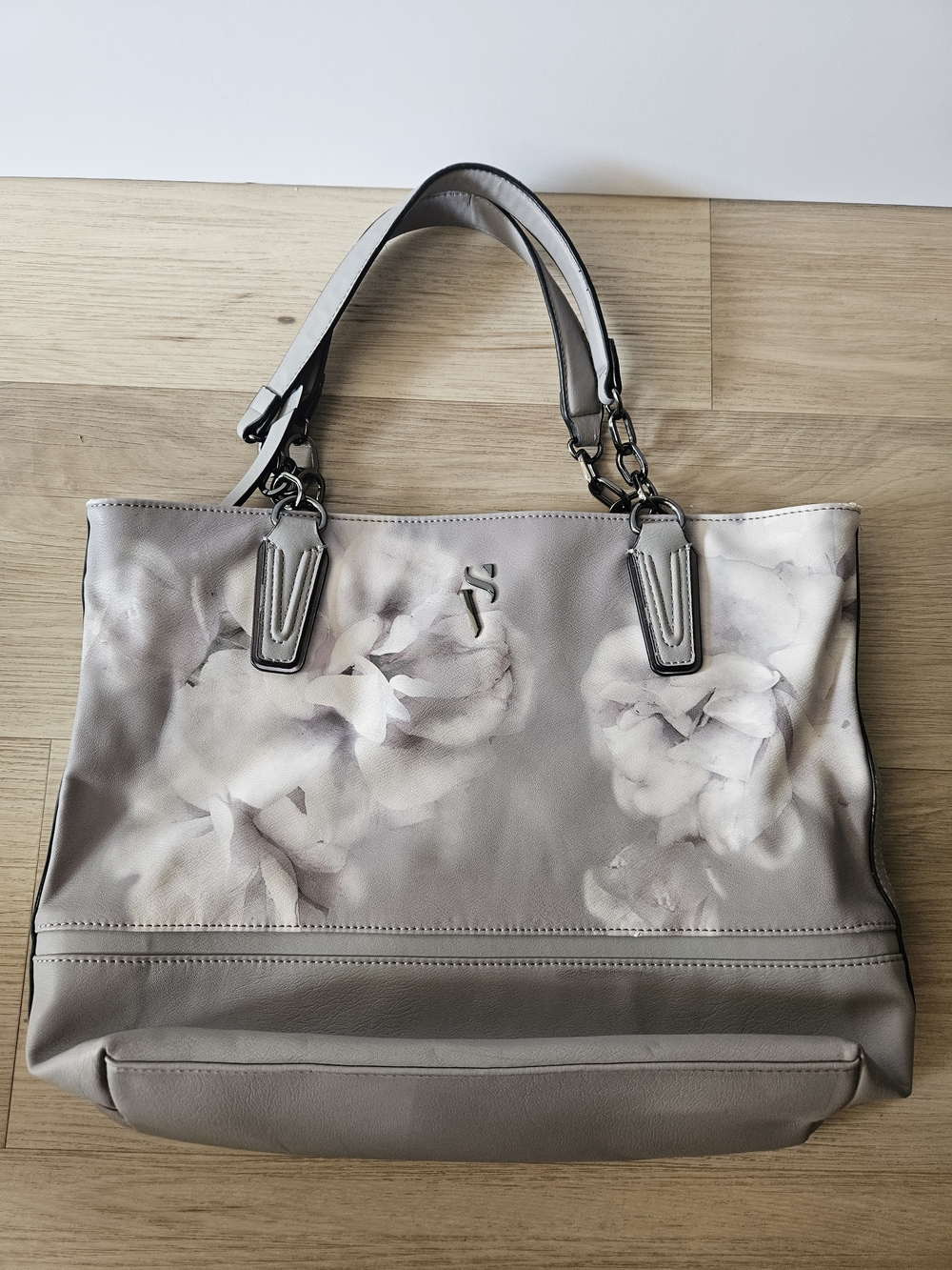 Simply Vera Wang Handbag Elegant Gray/White Design